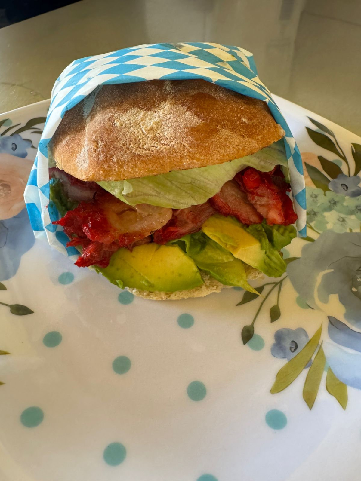 Torta recién hecha, lista para llevar